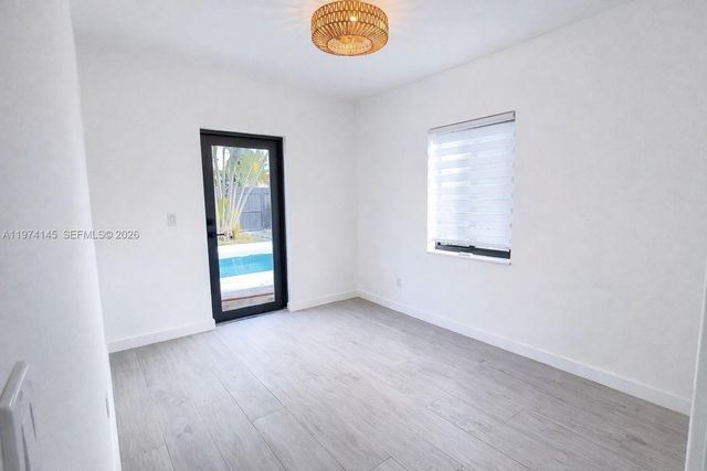 1645 NE 180th St, North Miami Beach, FL 33162