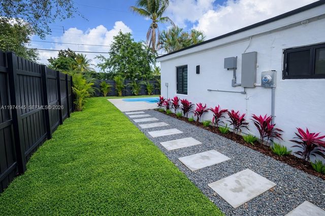 1645 NE 180th St, North Miami Beach, FL 33162