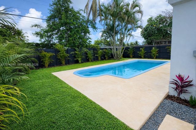 1645 NE 180th St, North Miami Beach, FL 33162