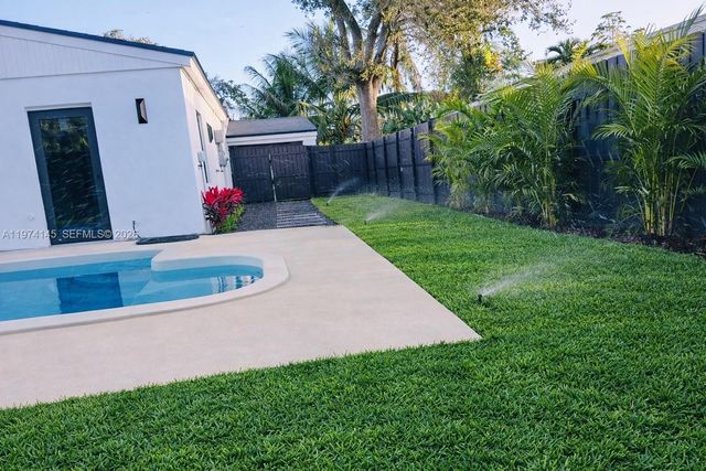 1645 NE 180th St, North Miami Beach, FL 33162