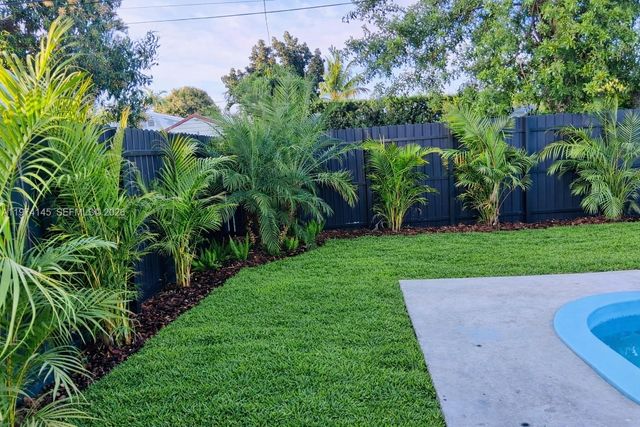 1645 NE 180th St, North Miami Beach, FL 33162