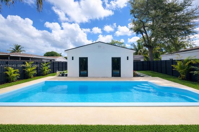 1645 NE 180th St, North Miami Beach, FL 33162