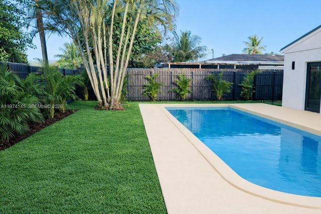 1645 NE 180th St, North Miami Beach, FL 33162