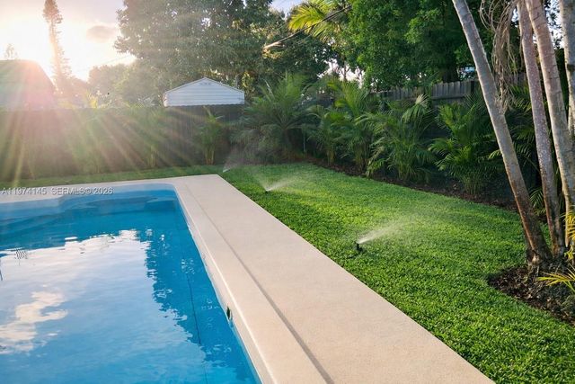 1645 NE 180th St, North Miami Beach, FL 33162