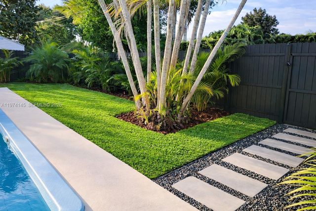 1645 NE 180th St, North Miami Beach, FL 33162