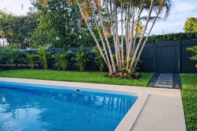 1645 NE 180th St, North Miami Beach, FL 33162