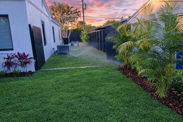 1645 NE 180th St, North Miami Beach, FL 33162