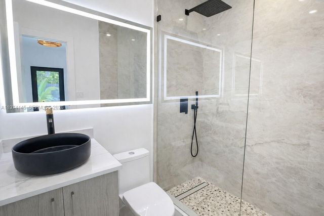 1645 NE 180th St, North Miami Beach, FL 33162