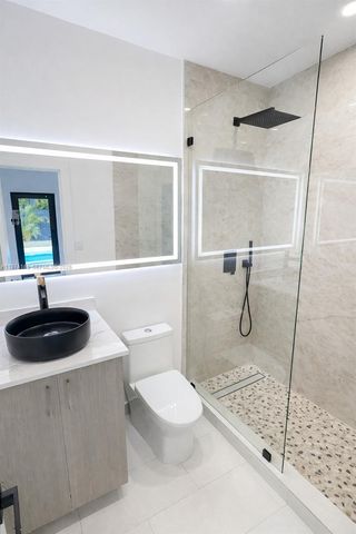 1645 NE 180th St, North Miami Beach, FL 33162