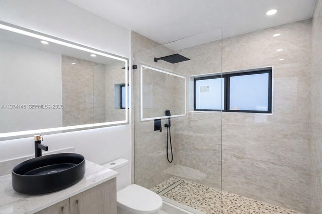 1645 NE 180th St, North Miami Beach, FL 33162