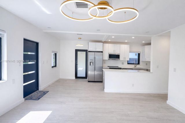 1645 NE 180th St, North Miami Beach, FL 33162