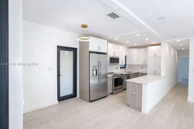 1645 NE 180th St, North Miami Beach, FL 33162