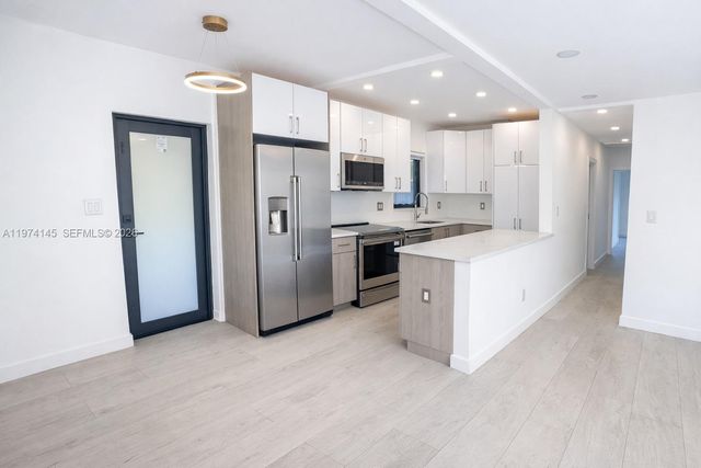 1645 NE 180th St, North Miami Beach, FL 33162