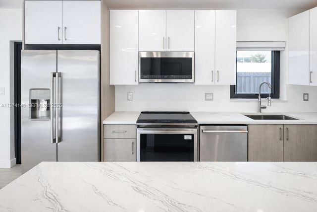 1645 NE 180th St, North Miami Beach, FL 33162