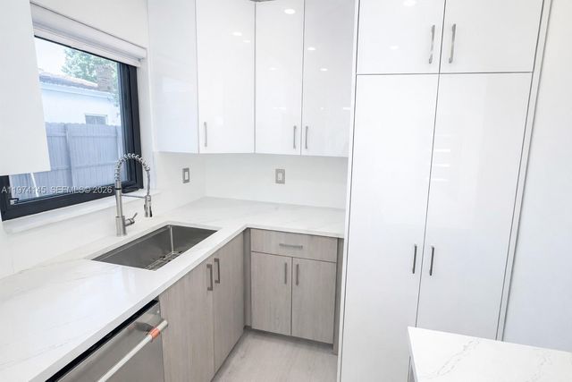 1645 NE 180th St, North Miami Beach, FL 33162