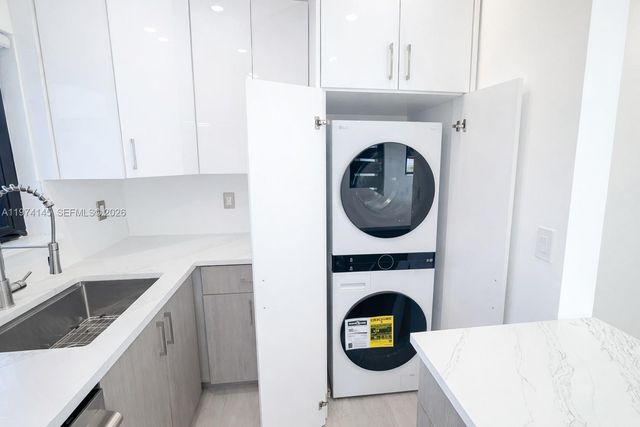 1645 NE 180th St, North Miami Beach, FL 33162