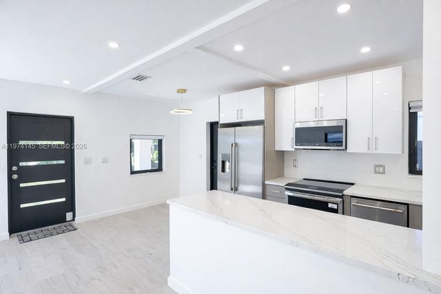 1645 NE 180th St, North Miami Beach, FL 33162