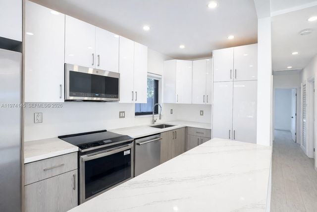 1645 NE 180th St, North Miami Beach, FL 33162