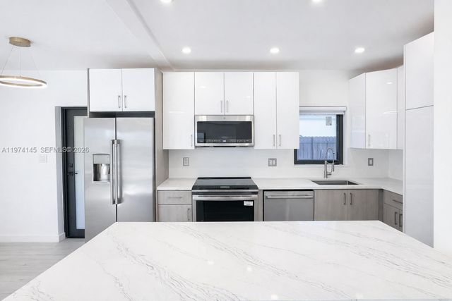 1645 NE 180th St, North Miami Beach, FL 33162