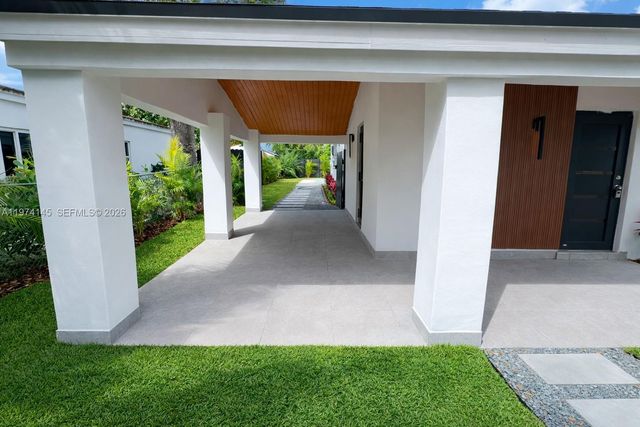 1645 NE 180th St, North Miami Beach, FL 33162