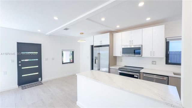 1645 NE 180th St, North Miami Beach, FL 33162