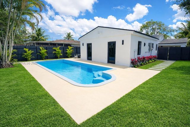 1645 NE 180th St, North Miami Beach, FL 33162