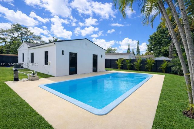 1645 NE 180th St, North Miami Beach, FL 33162