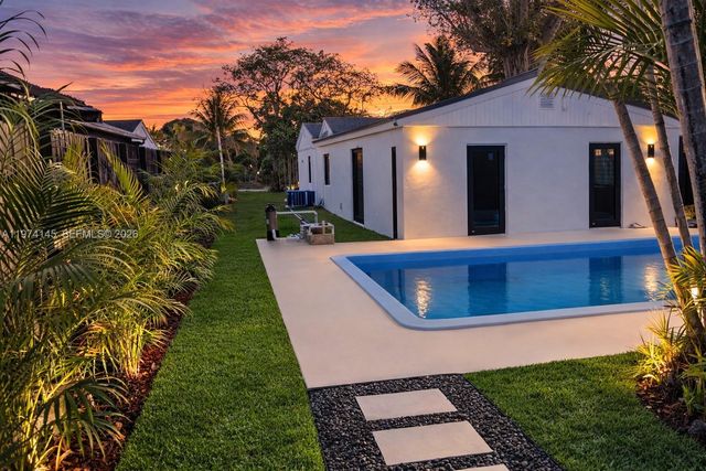 1645 NE 180th St, North Miami Beach, FL 33162