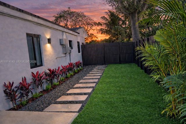 1645 NE 180th St, North Miami Beach, FL 33162