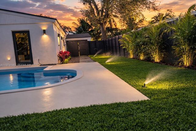 1645 NE 180th St, North Miami Beach, FL 33162