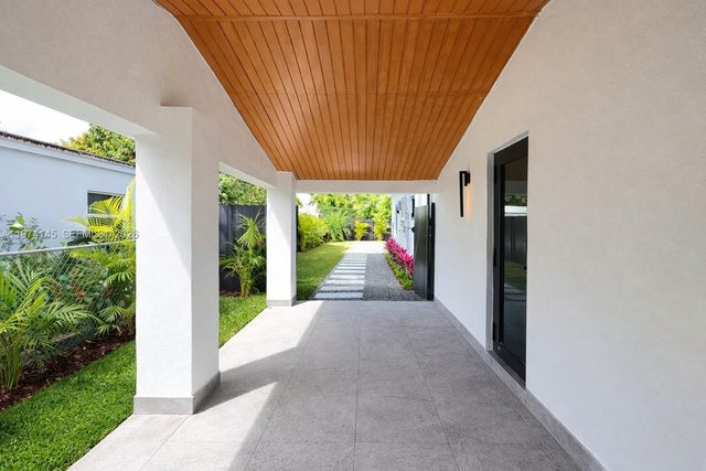 1645 NE 180th St, North Miami Beach, FL 33162