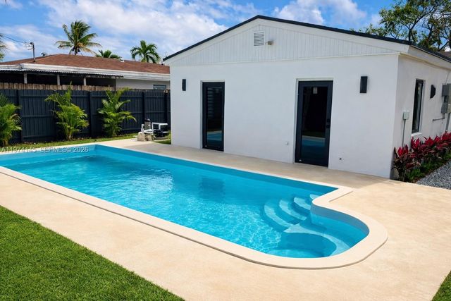 1645 NE 180th St, North Miami Beach, FL 33162