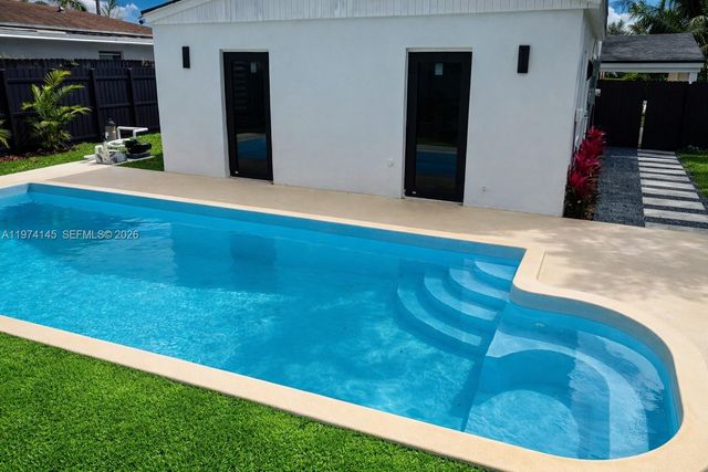 1645 NE 180th St, North Miami Beach, FL 33162