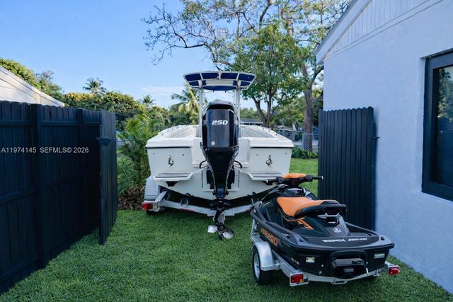 1645 NE 180th St, North Miami Beach, FL 33162