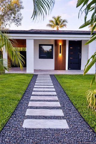 1645 NE 180th St, North Miami Beach, FL 33162