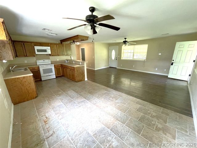 471846 E 840 Road, Stilwell, OK 74960