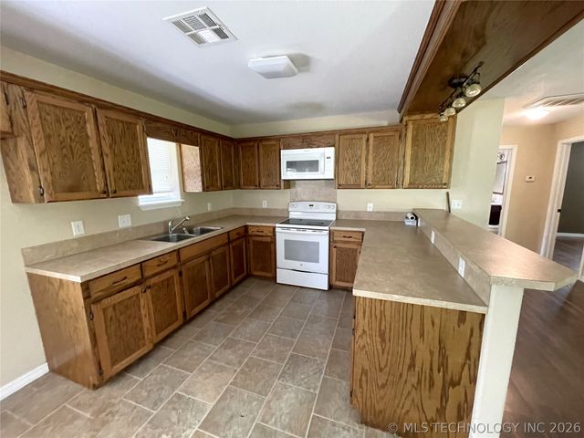 471846 E 840 Road, Stilwell, OK 74960