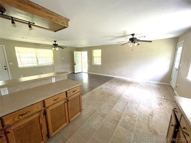 471846 E 840 Road, Stilwell, OK 74960