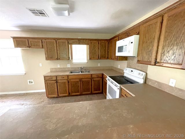 471846 E 840 Road, Stilwell, OK 74960