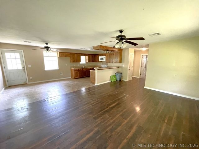 471846 E 840 Road, Stilwell, OK 74960