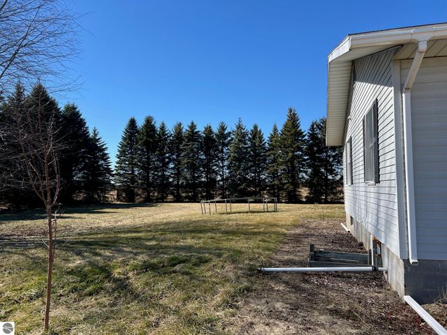 10613 N Bagley Road, St Louis, MI 48880