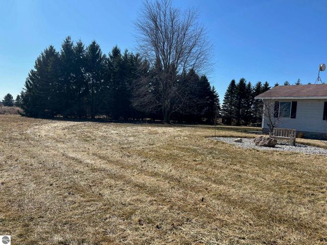 10613 N Bagley Road, St Louis, MI 48880