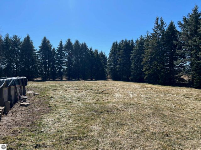 10613 N Bagley Road, St Louis, MI 48880