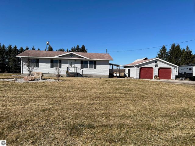 10613 N Bagley Road, St Louis, MI 48880