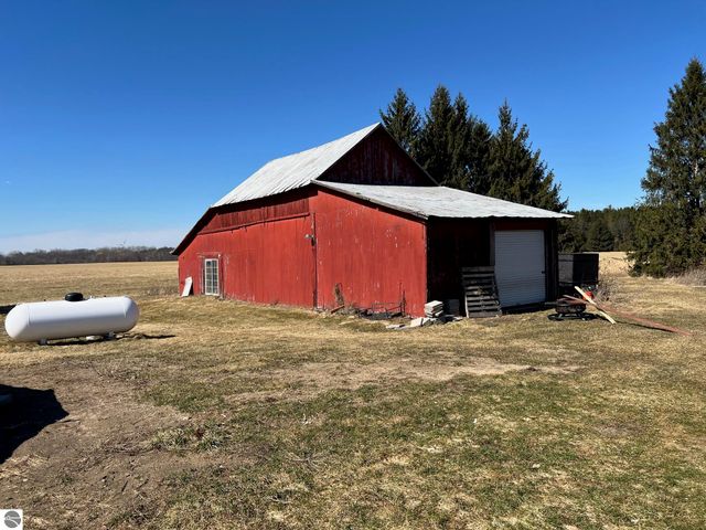 10613 N Bagley Road, St Louis, MI 48880