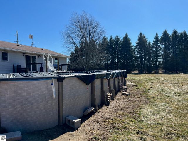 10613 N Bagley Road, St Louis, MI 48880