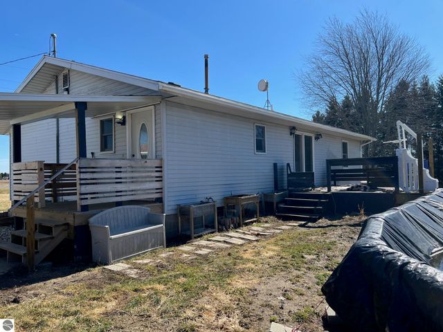 10613 N Bagley Road, St Louis, MI 48880