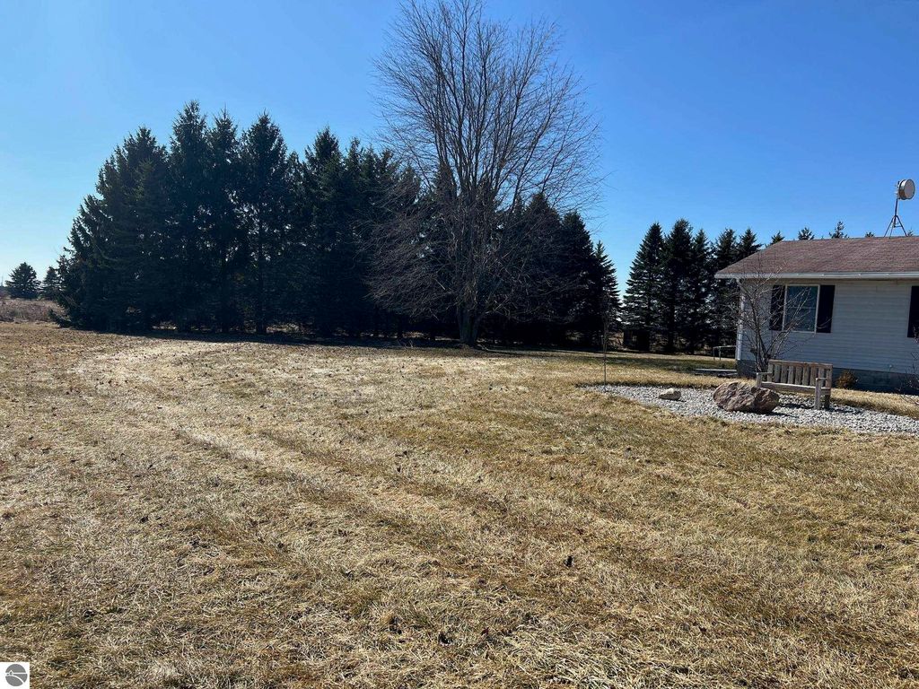 Image 11 of property listing at 10613 N Bagley Road, St Louis, MI 48880