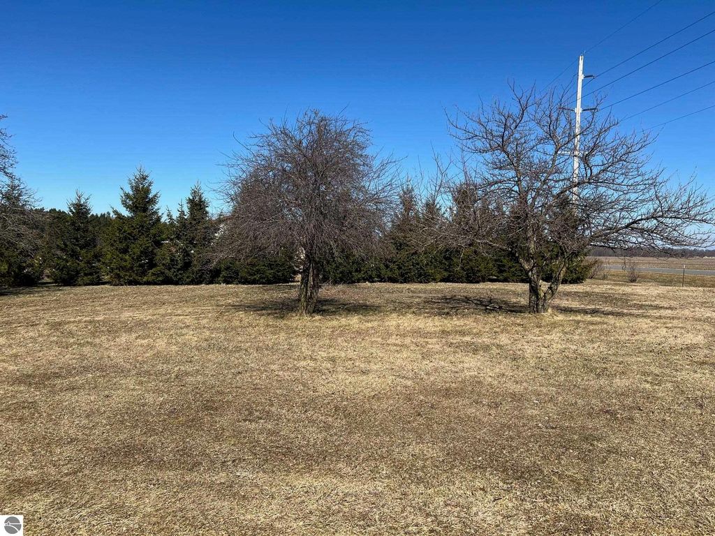 Image 13 of property listing at 10613 N Bagley Road, St Louis, MI 48880