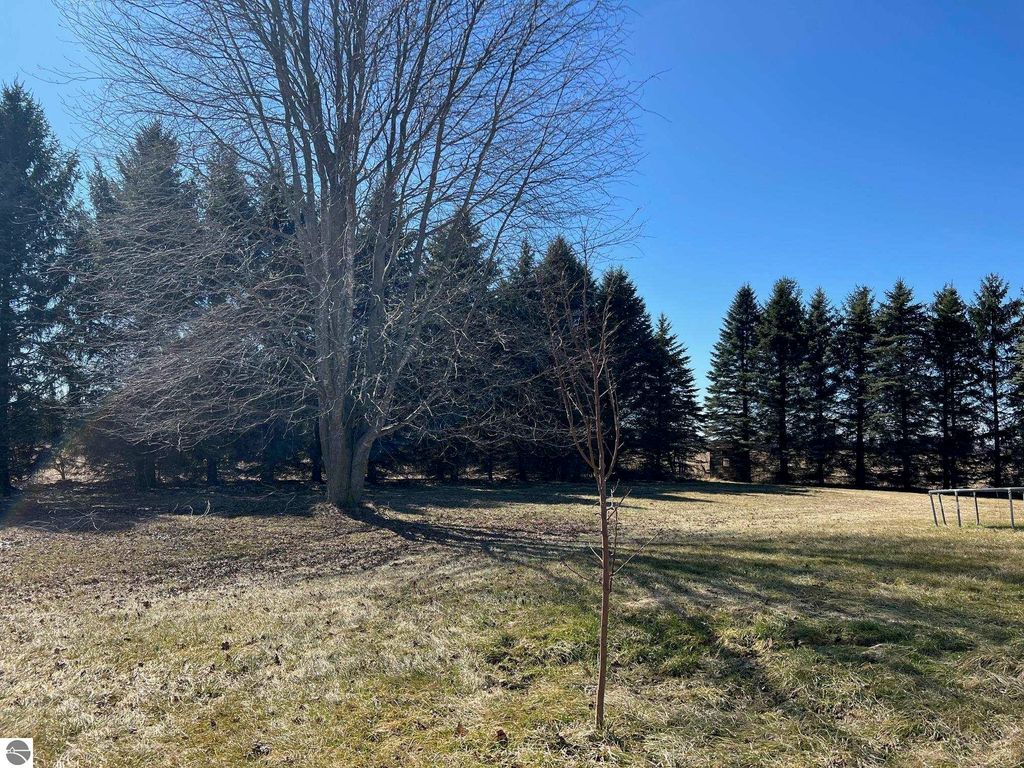 Image 14 of property listing at 10613 N Bagley Road, St Louis, MI 48880